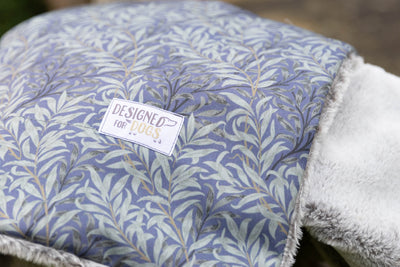 William Morris Willow Bough Waterproof Blanket Chacoal