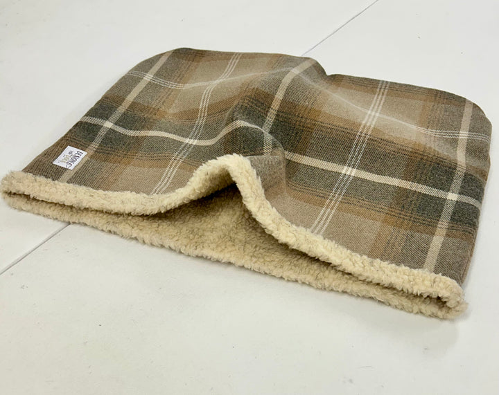 #design_antique-gold-tartan-oat-faux-sheepskin