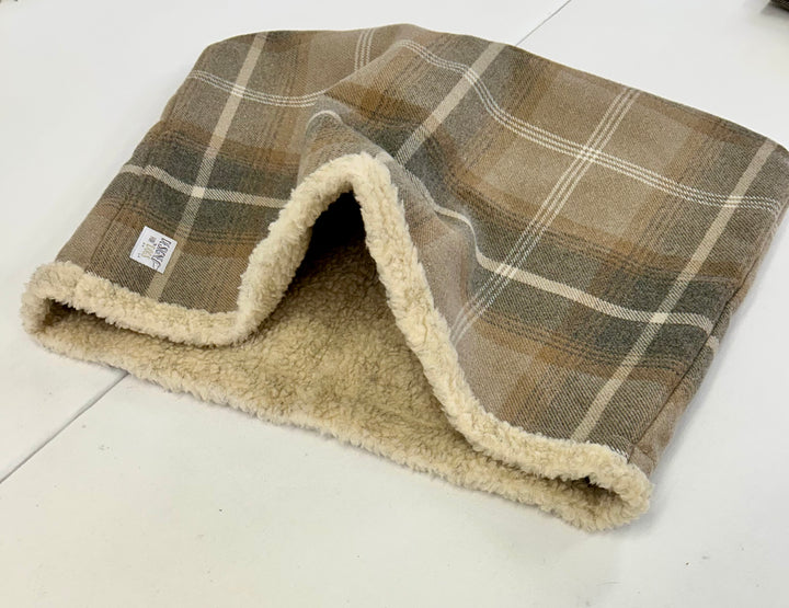 #design_antique-gold-tartan-oat-sheepskin