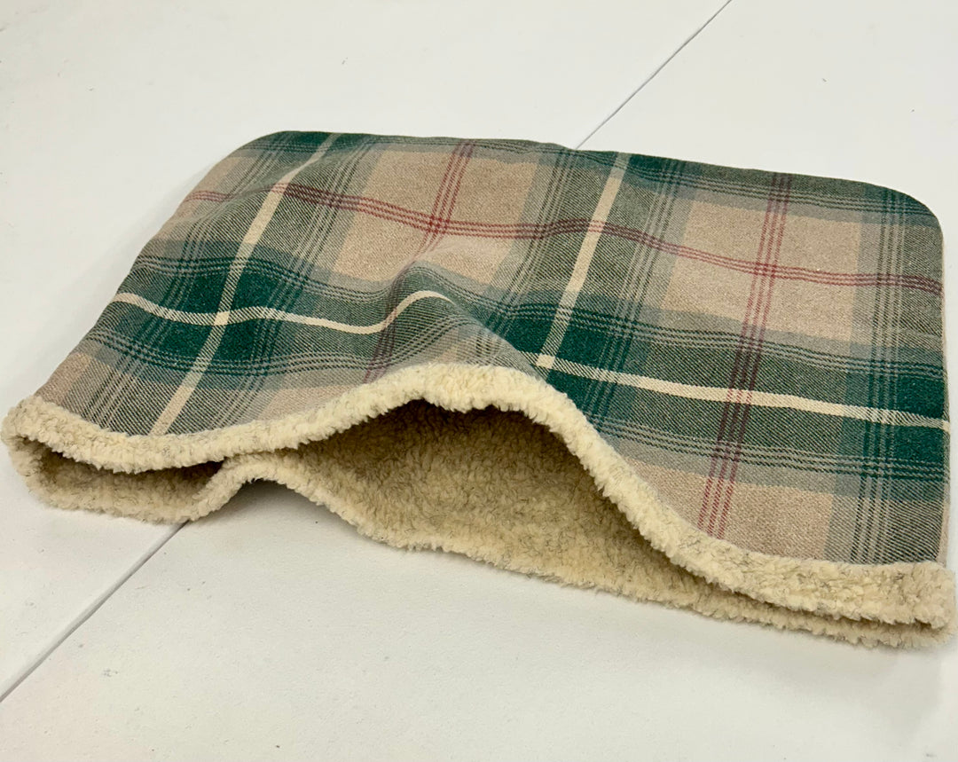 #design_country-green-tartan-oat-faux-sheepskin