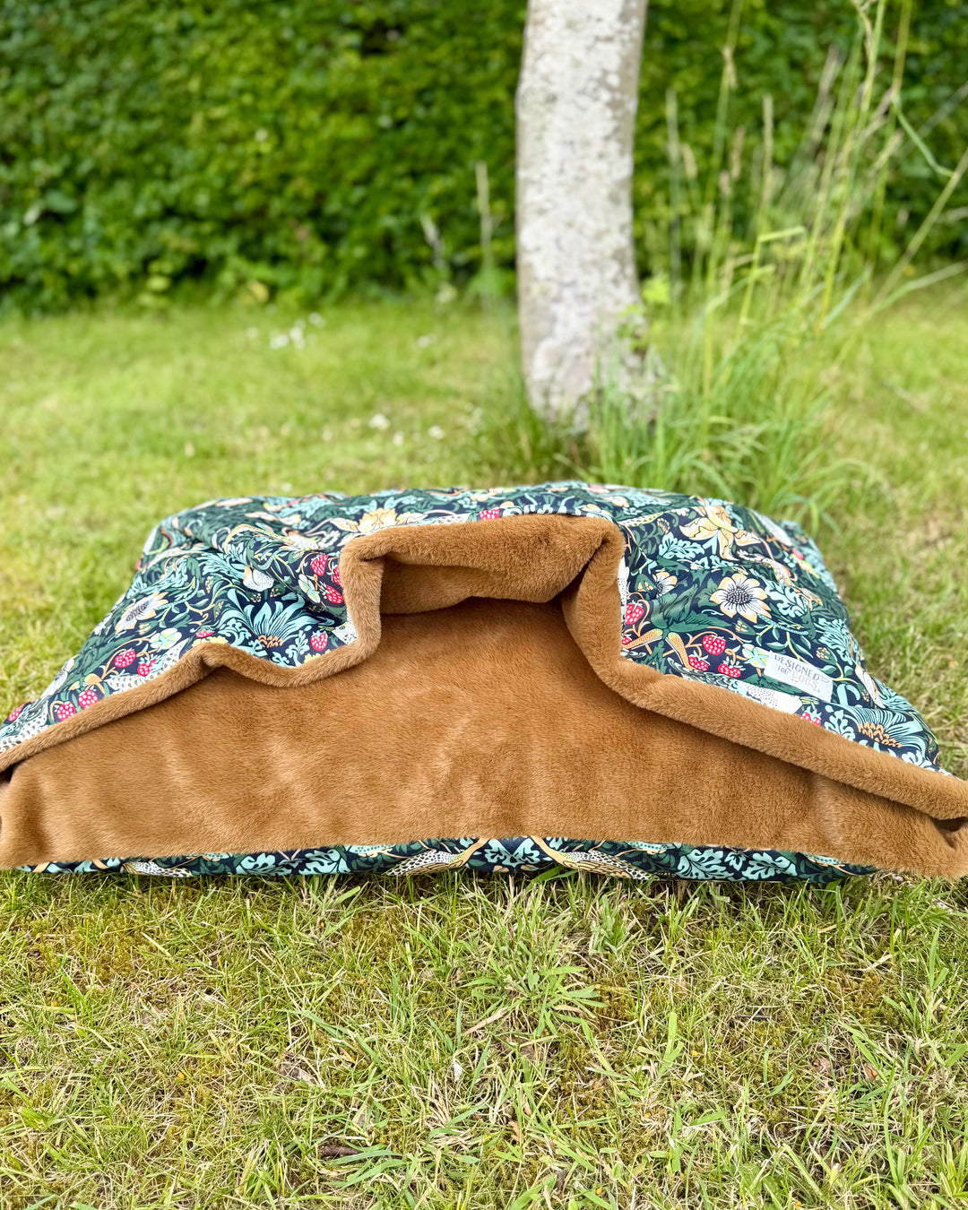 William Morris Ember Strawberry Thief Velvet Doggy Den Bed