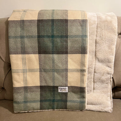 #design_farmhouse-tartan-caramel-fur-fleece