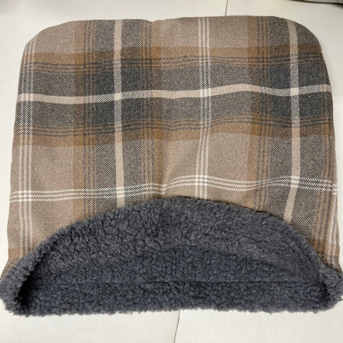 #design_antique-gold-tartan-dark-grey-faux-sheepskin