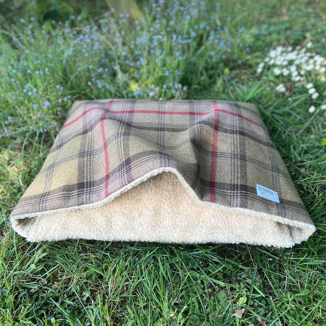 Hunter Tartan Doggy Den Bed