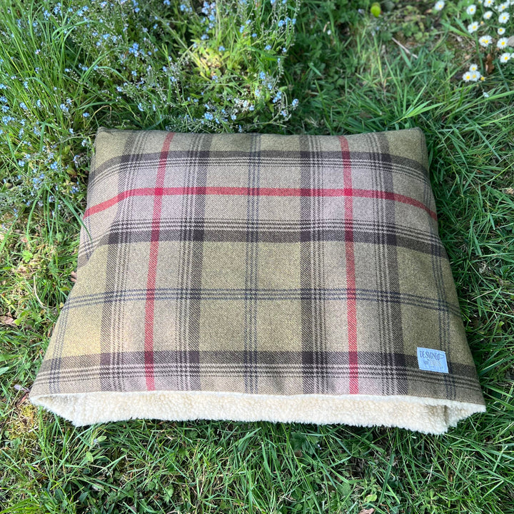 Hunter Tartan Doggy Den Bed