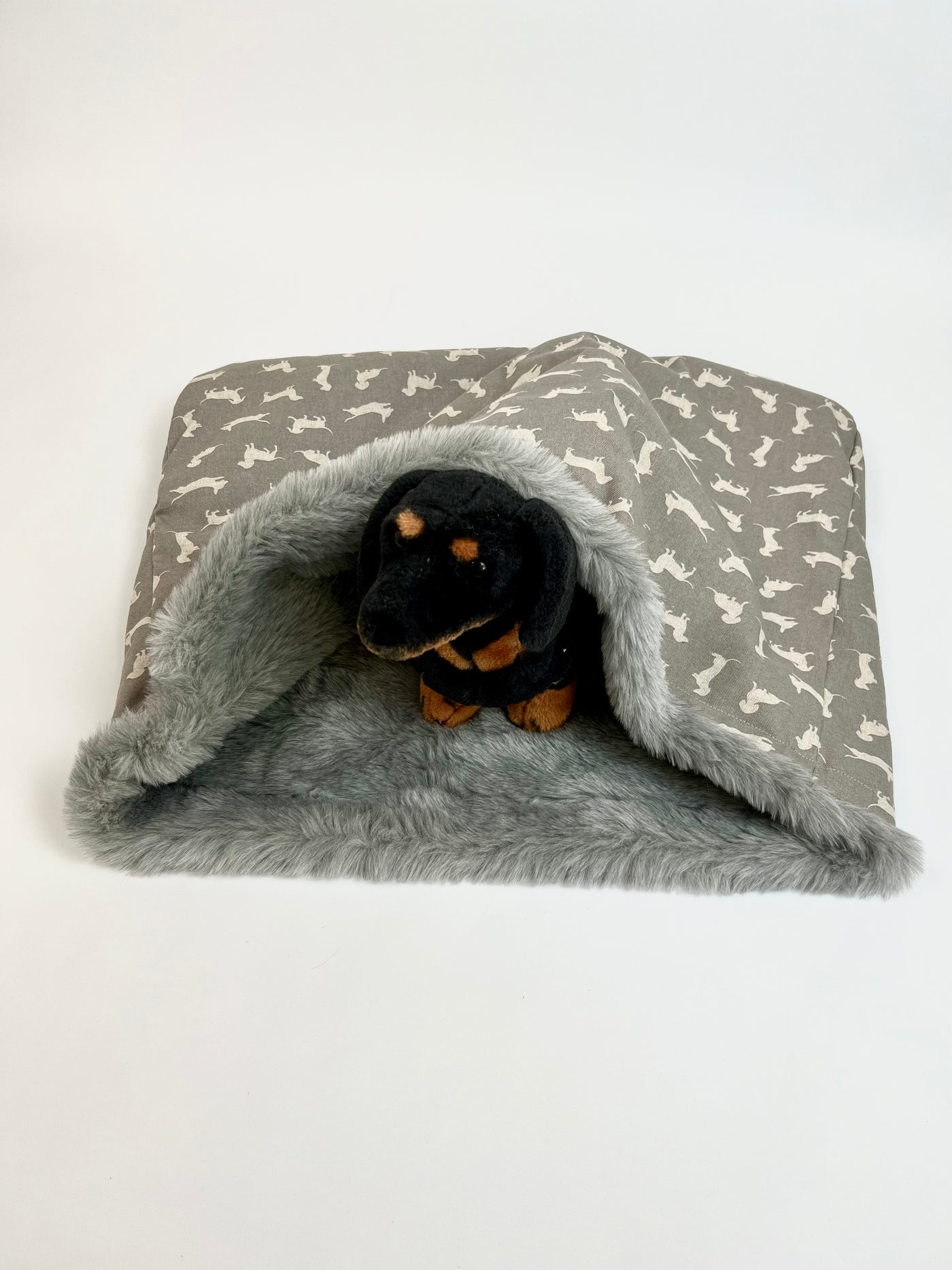 #design_dove-dachshund-ash-grey-faux-fur