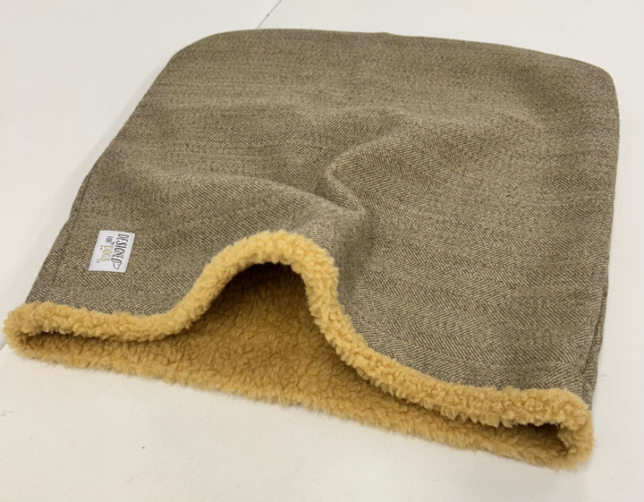 #design_stone-tweed-toffee-faux-sheepskin